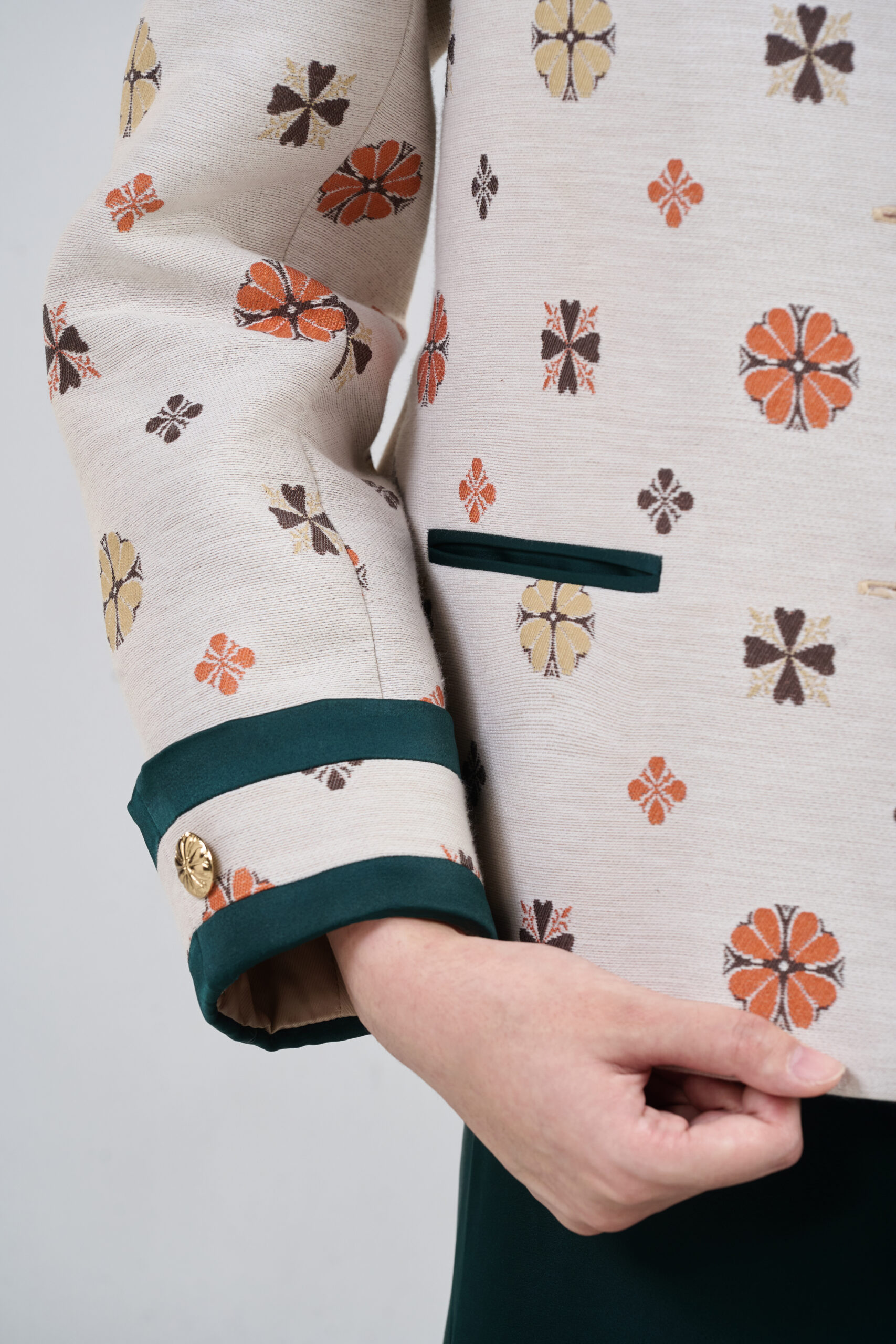 Details 2 Arunviman - Majestic Bloom Blazer Details 2 Arunviman - Majestic Bloom Blazer