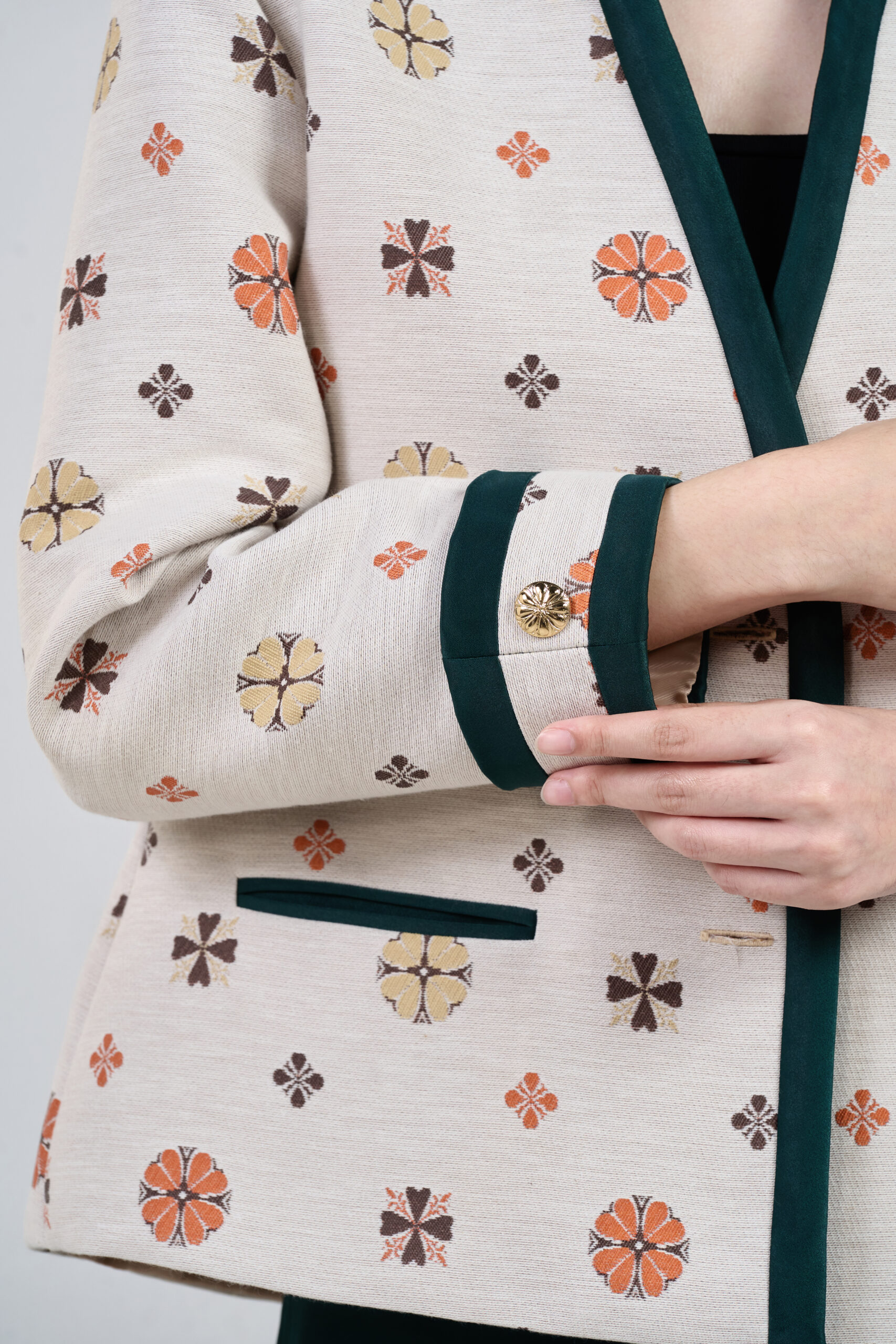 Details 3 Arunviman - Majestic Bloom Blazer Details 3 Arunviman - Majestic Bloom Blazer